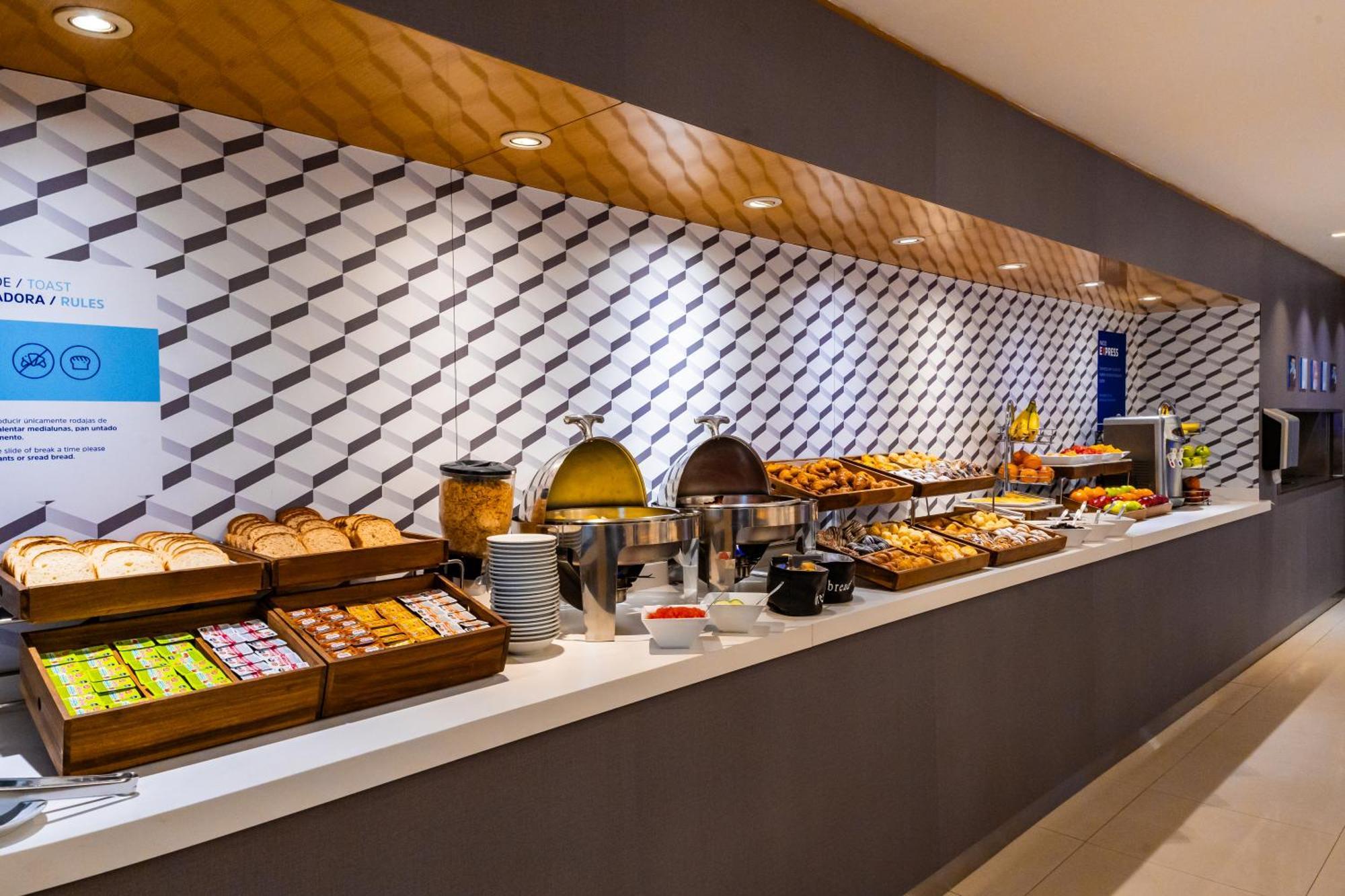 Holiday Inn Express Rosario By Ihg Ngoại thất bức ảnh
